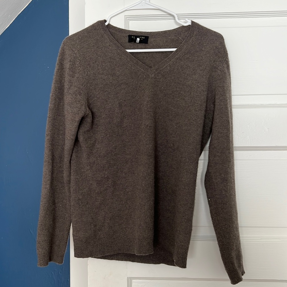 100% cashmere v neck sweater